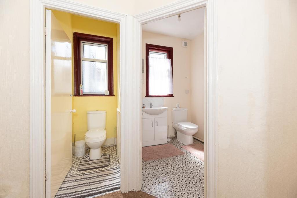 Barking Road Comfy House Appartement Londen Buitenkant foto