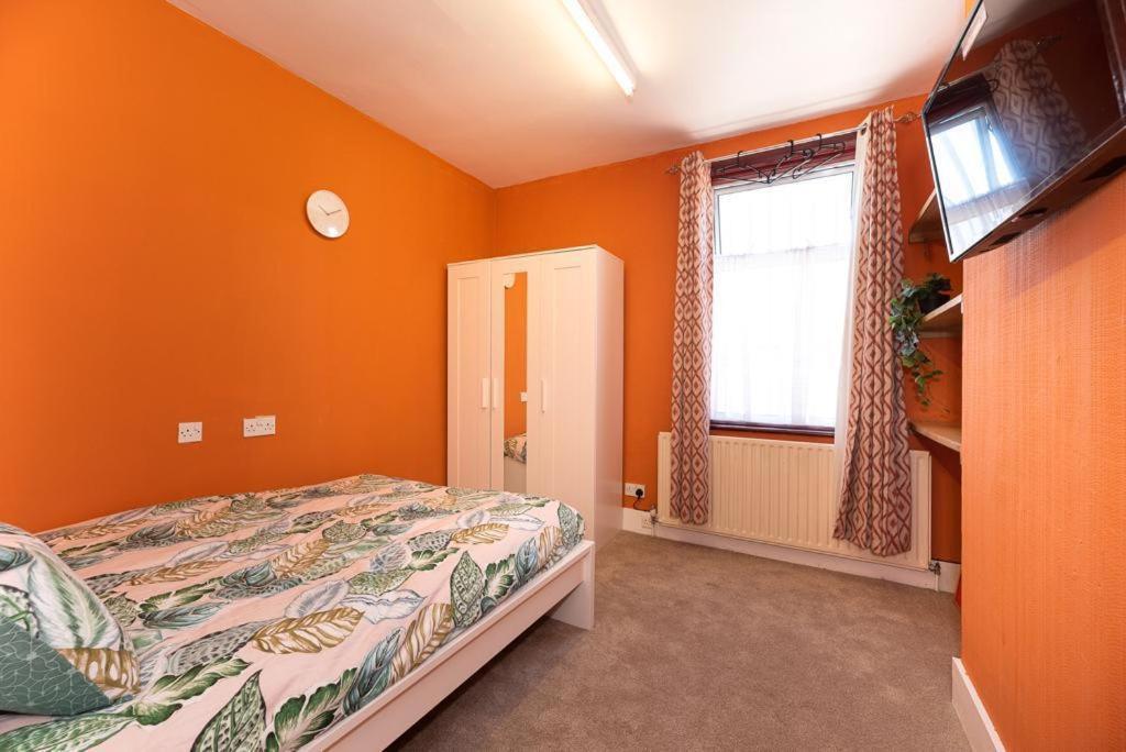 Barking Road Comfy House Appartement Londen Buitenkant foto