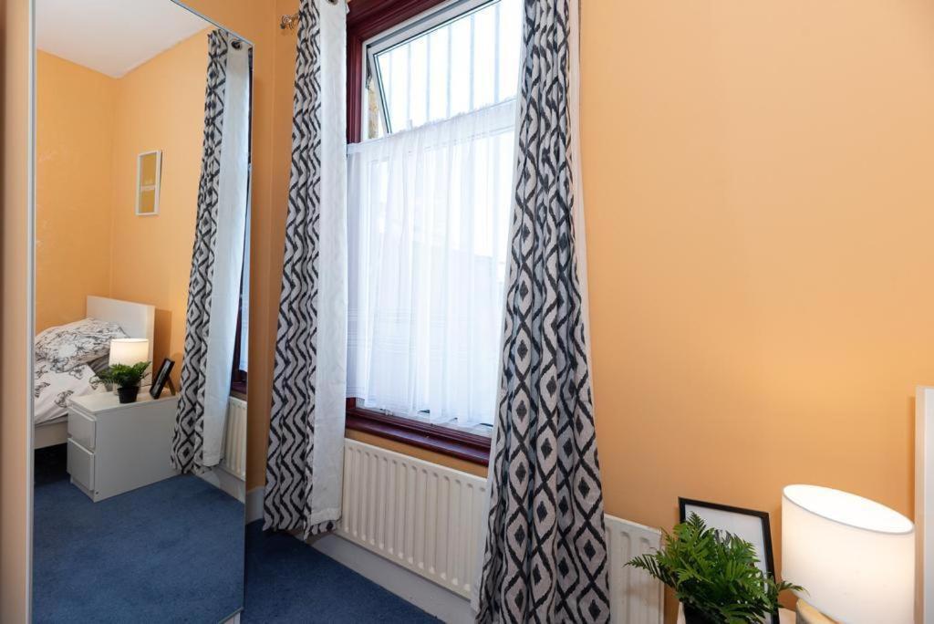 Barking Road Comfy House Appartement Londen Buitenkant foto