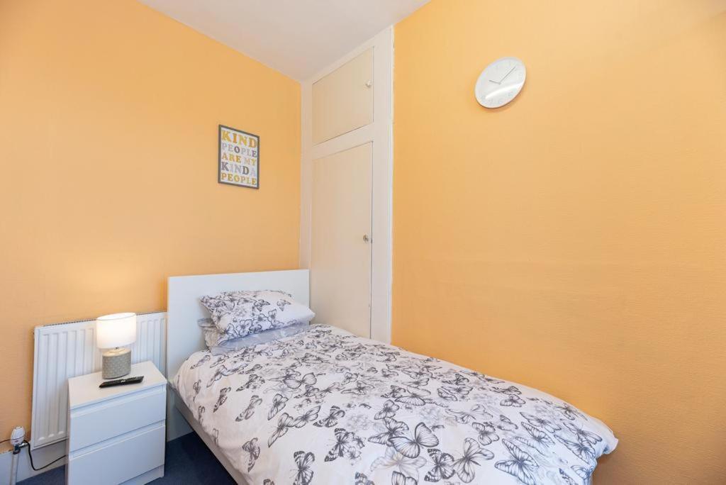 Barking Road Comfy House Appartement Londen Buitenkant foto