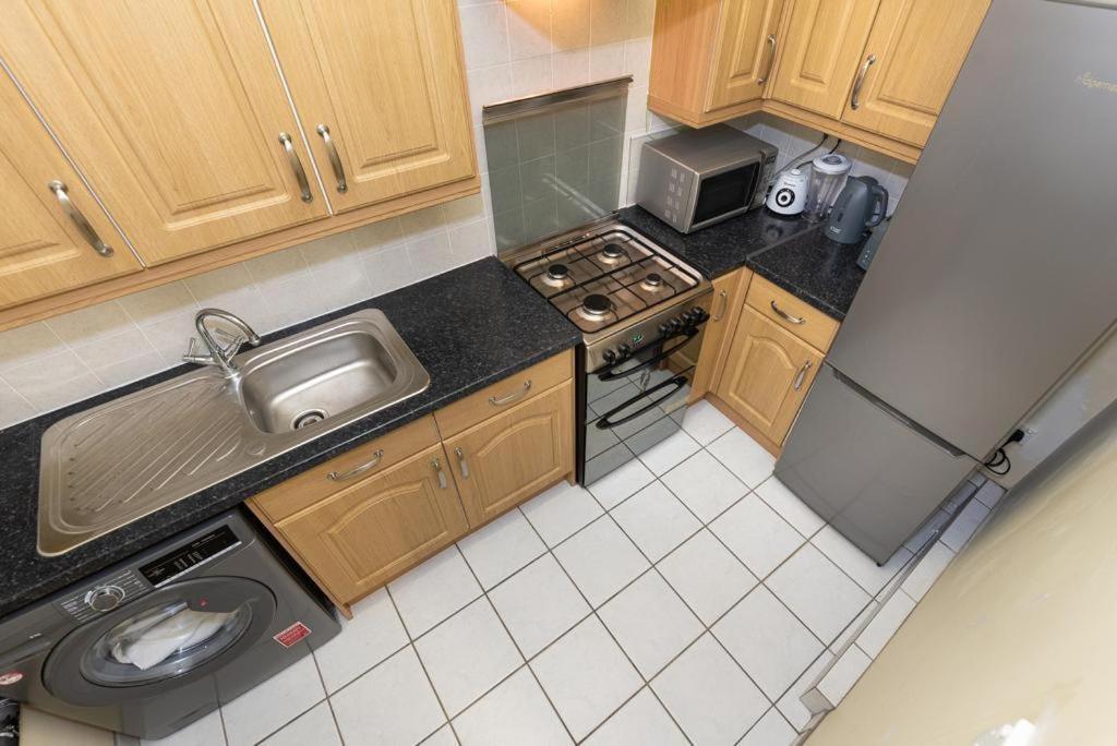 Barking Road Comfy House Appartement Londen Buitenkant foto